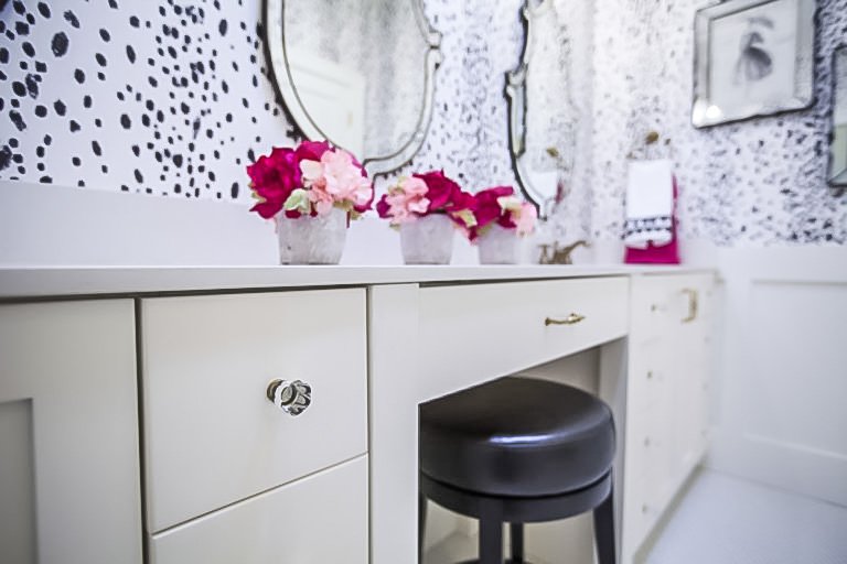 crystal-hardware-bathroom-vanity-cabinets