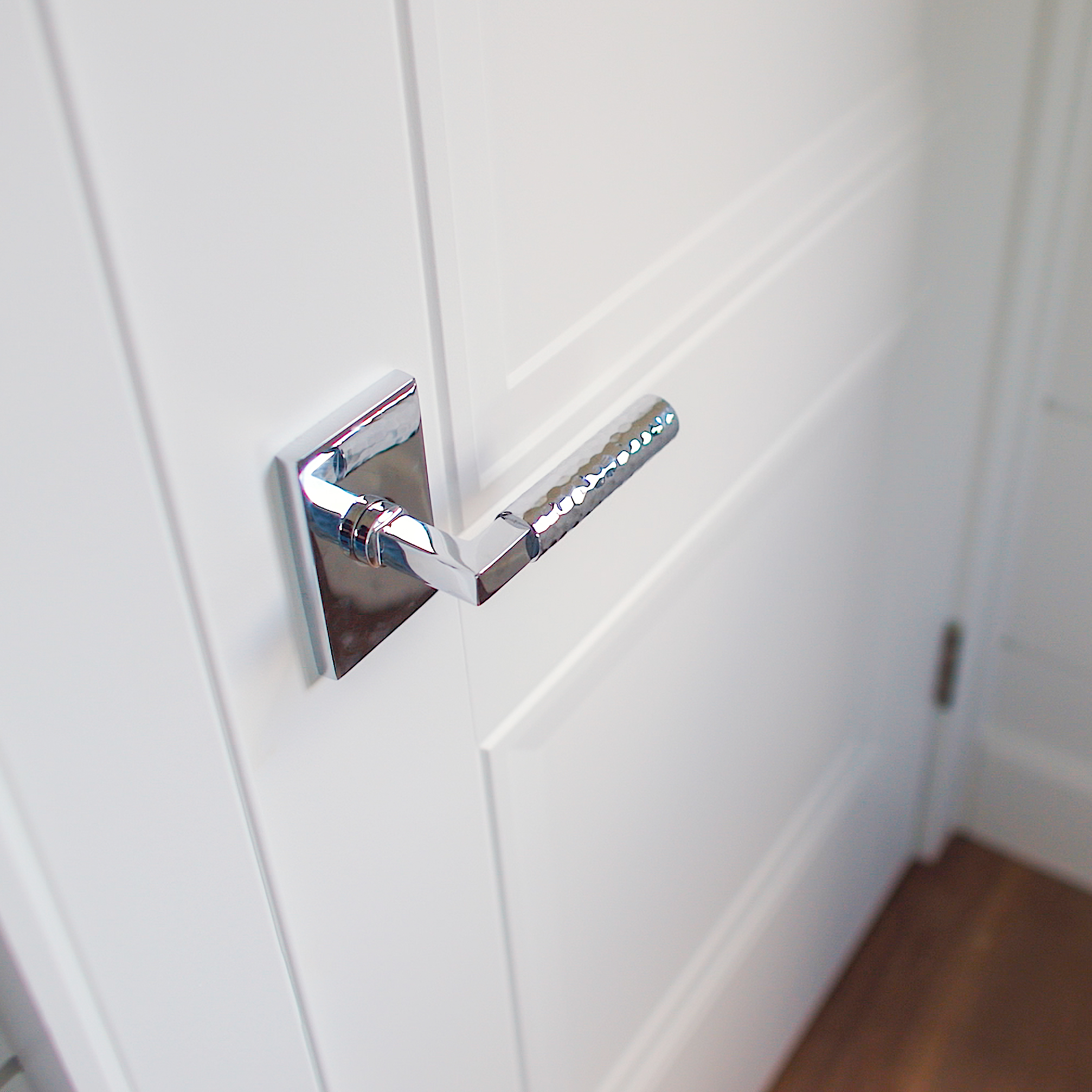 Emtek セレクトパッセージ モダン長方形ロゼット Tバーステム トライベッカレバー Left 5212US14.TAUS14.TRUS14.LH Emtek Select Passage モダン長方形ロゼット Lスクエアステム