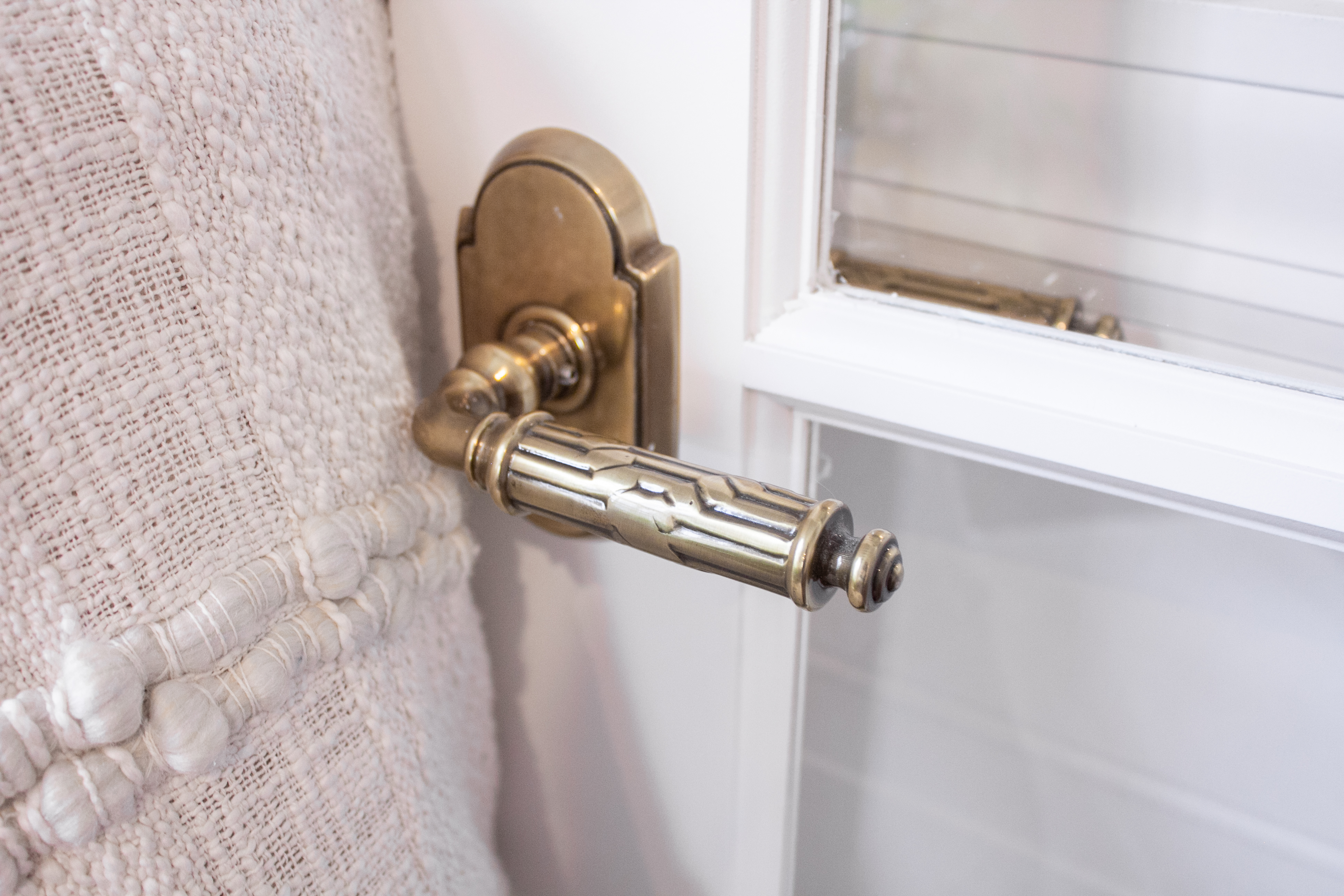 Barwick Ridged Cabinet Pull Handle with Backplate