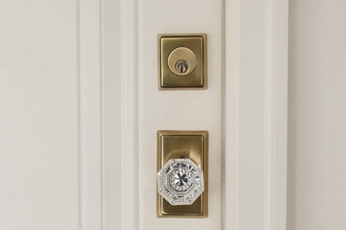 brass-door-knob-1_dux9ivx.jpg